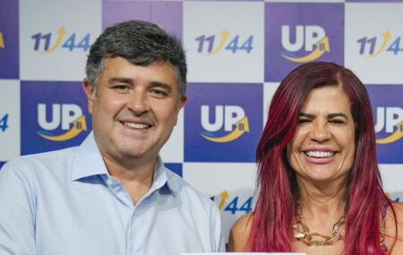 Eduardo da Fonte ao lado de Gleide &Acirc;ngelo