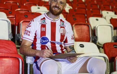 Souza, &iacute;dolo do N&aacute;utico, anuncia aposentadoria do futebol.