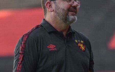 Enderson Moreira volta &agrave; Ilha do Retiro ap&oacute;s quase 3 anos.