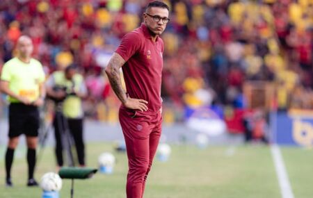 Roger Silva &eacute; o novo treinador do Am&eacute;rica Mineiro.