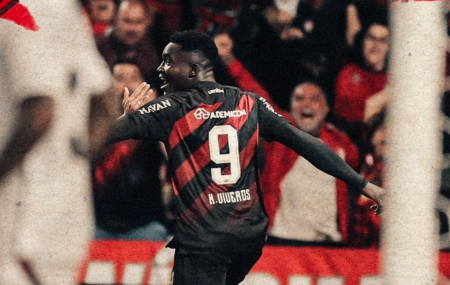 Athletico-PR vira sobre o Vit&oacute;ria