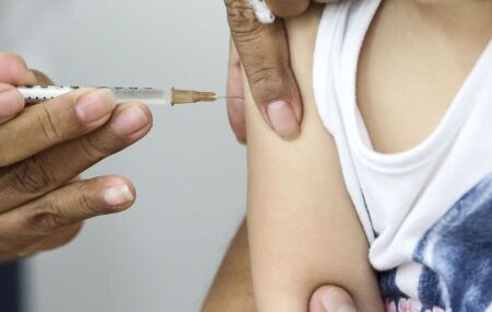 Vacina&ccedil;&atilde;o em crian&ccedil;a.