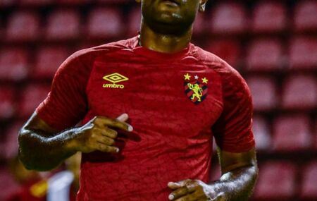 Vagner Love elege torcida do Sport como a pior da carreira.