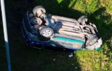 Viatura capotou no Recife.