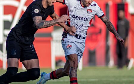 Vit&oacute;ria x Corinthians se enfrentam neste s&aacute;bado (18).