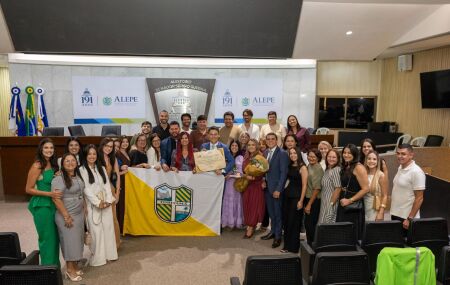 Pr&ecirc;mio entregue a prefeitura de Toritama ''Amiga da mulher''