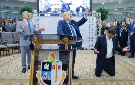 Senador Fl&aacute;vio Bolsonaro (PL-RJ) em encontro com lideran&ccedil;as da Assembleia de Deus Minist&eacute;rio do Bel&eacute;m, em S&atilde;o Paulo 