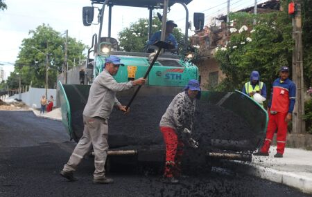 Obras de pavimenta&ccedil;&atilde;o em Candeias