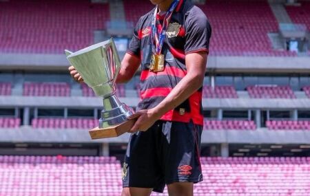 Lucas Hanry, de apenas 16 anos