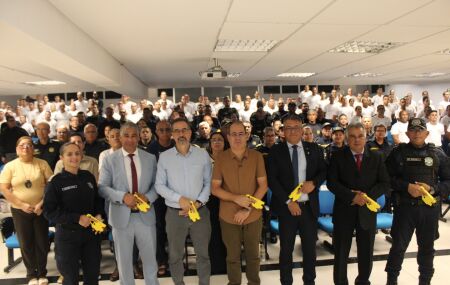 Autoridades no audit&oacute;rio da Unifg em Piedade