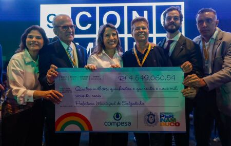 Raquel Lyra na Amupe anuncia investimentos