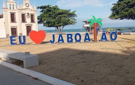 Letreiro ''eu amo Jaboat&atilde;o'' na praia de Piedade