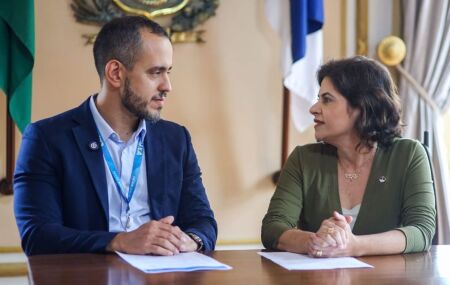 Vice-governadora Priscila Krause ao lado  do Superintendente de Rede da Caixa Econ&ocirc;mica Federal em Pernambuco, Marcelo Maia.