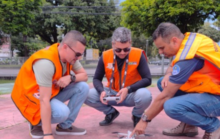 Defesa Civil de Pernambuco capacita operadores de drones para preven&ccedil;&atilde;o e resposta a desastres.