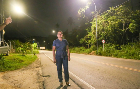 Elcione Ramos participa da entrega da ilumina&ccedil;&atilde;o da 1&ordf; etapa da PE-14 junto ao governo estadual
