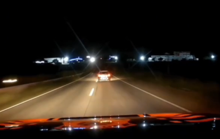 PRF faz persegui&ccedil;&atilde;o por 10 km de carro suspeito de roubos de carga da BR 232 e capota ao fugir
