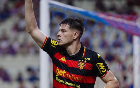 N&atilde;o coube em palavras: saiba o que significa a comemora&ccedil;&atilde;o em Libras do artilheiro do Sport