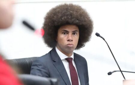 Conselho aprova pedido de cassa&ccedil;&atilde;o de deputado do PT envolvido em briga de rua