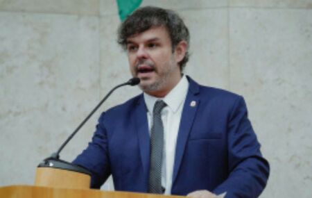Vereador Adrilles Jorge &eacute; agredido por estudantes que faziam manifesta&ccedil;&atilde;o na USP