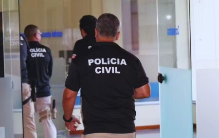 Idoso de 72 anos &eacute; preso por estuprar filha de 12 com ajuda de filho adolescente