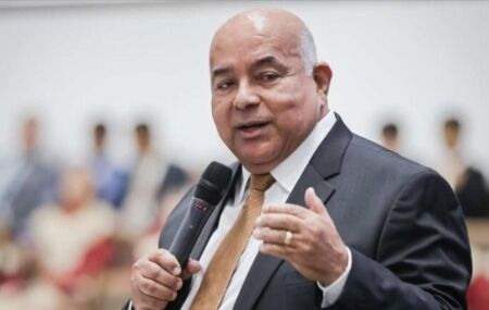 Pastor da Assembleia de Deus critica "maridos trof&eacute;us" durante prega&ccedil;&atilde;o