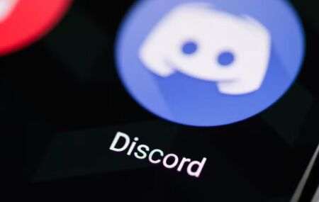 Adolescente &eacute; detido sob suspeita de induzir meninas &agrave; automutila&ccedil;&atilde;o no Discord