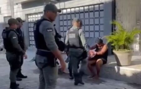 Pai de santo &eacute; esfaqueado ap&oacute;s negar atendimento a mulher em surto no Recife