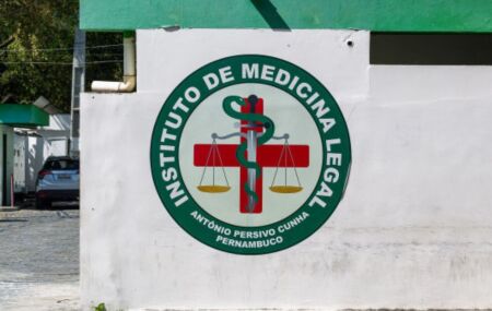 Ataque a tiros em bar deixa um morto e tr&ecirc;s feridos em Jaboat&atilde;o