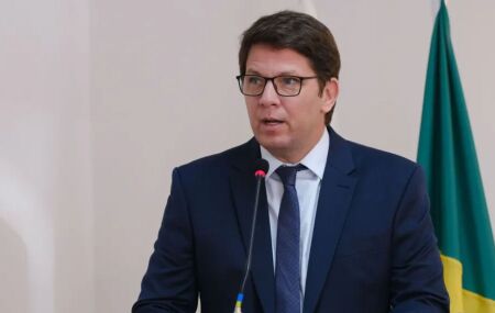 Ex-assessora de Mario Frias diz que devolvia sal&aacute;rio e pagava despesas da esposa do deputado