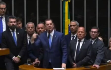 L&iacute;der do PL na C&acirc;mara prop&otilde;e escala 4x3 e cobra apoio imediato do PT