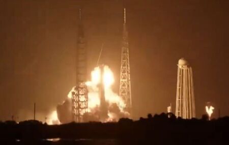 Foguete de Jeff Bezos explode durante teste de motores em plataforma de lan&ccedil;amento