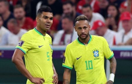 Casemiro se irrita em coletiva e dispara: 'Neymar precisa pensar na sa&uacute;de, depois em protagonismo'
