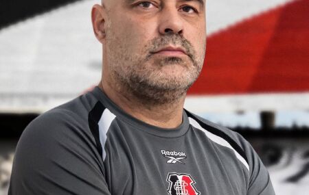 Santa Cruz anuncia novo treinador para temporada.