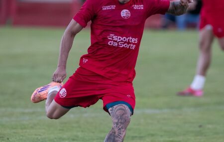 N&aacute;utico vai atr&aacute;s de lideran&ccedil;a da S&eacute;rie B.