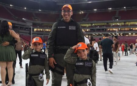 Soldado Marques e seus filhos. 