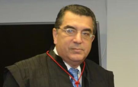 Desembargador federal Alcides Martins Ribeiro Filho. 