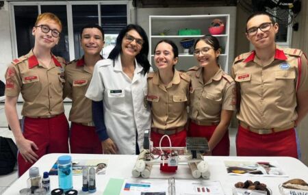 Estudantes do Col&eacute;gio Militar do Recife.