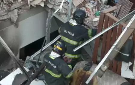 Bombeiros em atua&ccedil;&atilde;o a procura de pessoas