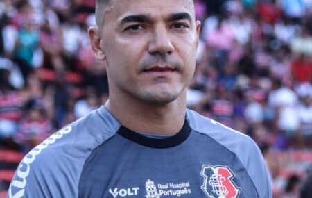 Felipe Alves acerta sa&iacute;da do Santa Cruz.