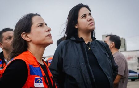 Governadora Raquel Lyra ao lado da prefeita de Olinda, Mirella Almeida.