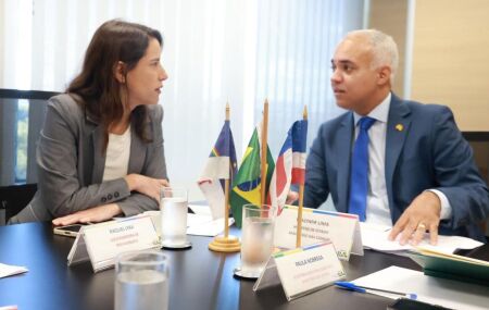 Governadora Raquel Lyra ao lado do ministro das Cidades, Vladimir Lima.