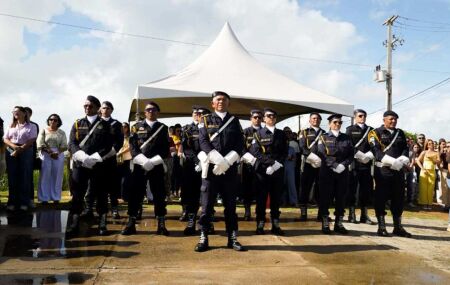 Hasteamento das bandeiras no Parque Hist&oacute;rico Nacional dos Guararapes.