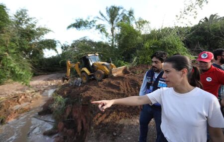 Governadora vistoria a&ccedil;&otilde;es emergenciais de reconstru&ccedil;&atilde;o, ap&oacute;s fortes chuvas em Goiana na Mata Norte