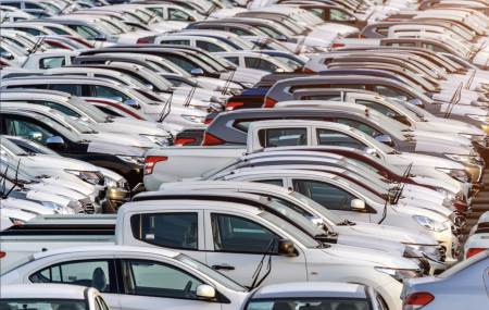 P&aacute;tio com carros usados e semi-novos