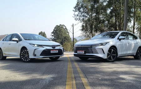 Toyota Corolla Alrtis Hibrid e BYD King uma bela disputa.