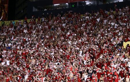 Torcida do N&aacute;utico na Ilha do Retiro.