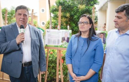 Pastor Cleiton Collins &eacute; homenageado.