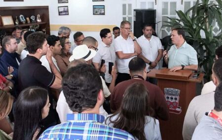 Prefeito Sivaldo Albino em solenidade na Prefeitura de Garanhuns.
