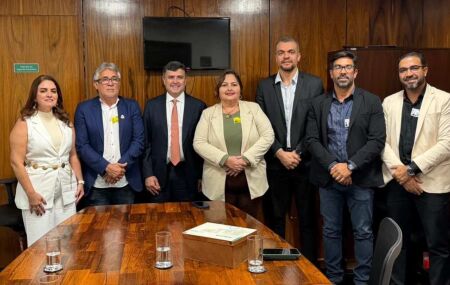 Reuni&atilde;o de Eduardo da Fonte com aliados em Moreno.