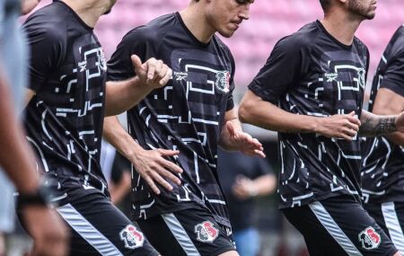 Jogadores do Santa Cruz em aquecimento.